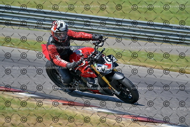25bt04-0525 | markuskiefer.com - Realisiert mit Pictrs.com