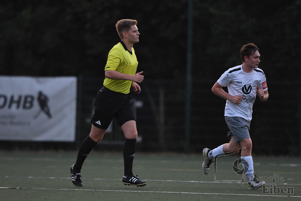 GVO Oldenburg 2-SV GOTANO | Herren Kreisliga; GVO Oldenburg 2 (weiß)-SV GOTANO (blau) am 15.08.2025 in Oldenburg (Sportanlage GVO); Photo: Philip Eiben 2025 - Realisiert mit Pictrs.com