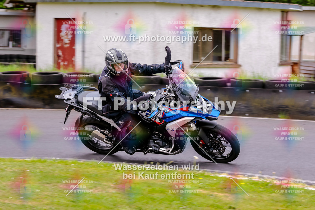 MotoTeamVBK-20560 | Hier findet Ihr Bilder von Touristenfahrten auf der Nürburgring Nordschleife oder von anderen Veranstaltungen die ich besucht habe. Viel Spass beim Durch Schauen 