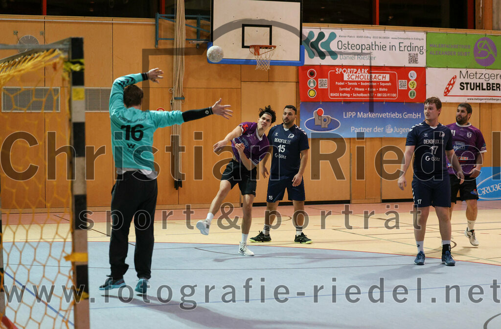 2023-12-09_084_SpVgg_Altenerding_gegen_TSV_Indersdorf | Erding, Deutschland, 09.12.2023:
Handball, Bezirksoberliga Männer 2023 / 2024, 10. Spieltag, SpVgg Altenerding gegen TSV Indersdorf, Endergebnis: 42:25

Daniel Kiss (TSV Indersdorf, #16), Luis Leitner (SpVgg Altenerding, #26), Aymen Balegh (TSV Indersdorf, #15), Andreas Reuther (TSV Indersdorf, #17)

Foto: Christian Riedel / fotografie-riedel.net