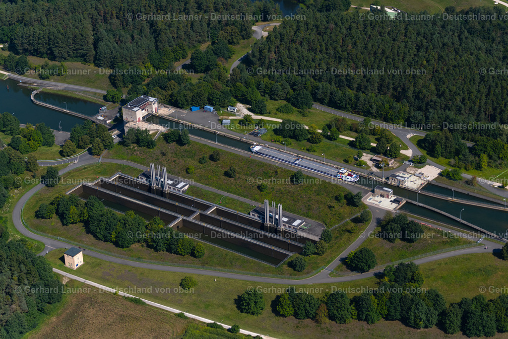 4050727 | MüHLHAUSEN 02.09.2021 Schleusenanlagen am Ufer der Wasserstraße der Donau im Ortsteil Bachhausen in Mühlhausen im Bundesland Bayern, Deutschland. Weiterführende Informationen bei: Wasserstraßen- und Schifffahrtsamt Donau MDK. // Locks - plants on the banks of the waterway of the of the river Danube in the district Bachhausen in Muehlhausen in the state Bavaria, Germany. Further information at: Wasserstrassen- und Schifffahrtsamt Donau MDK. Foto: Gerhard Launer