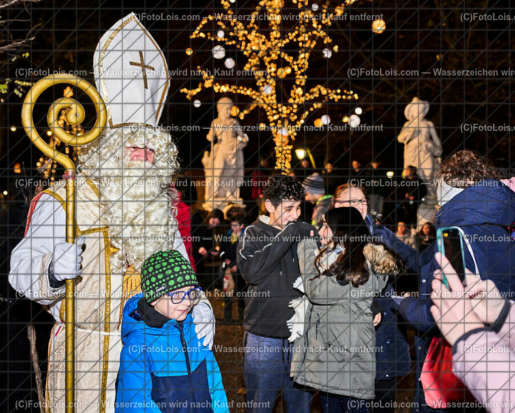ALP7697_Wieselburger Advent_Nikolaus | (C)FotoLois.com, Alois Spandl, Wieselburger Advent im Schlosspark, Besuch durch den Hl. Nikolaus und seinen Krampussen, Sa 3. Dezember 2022.