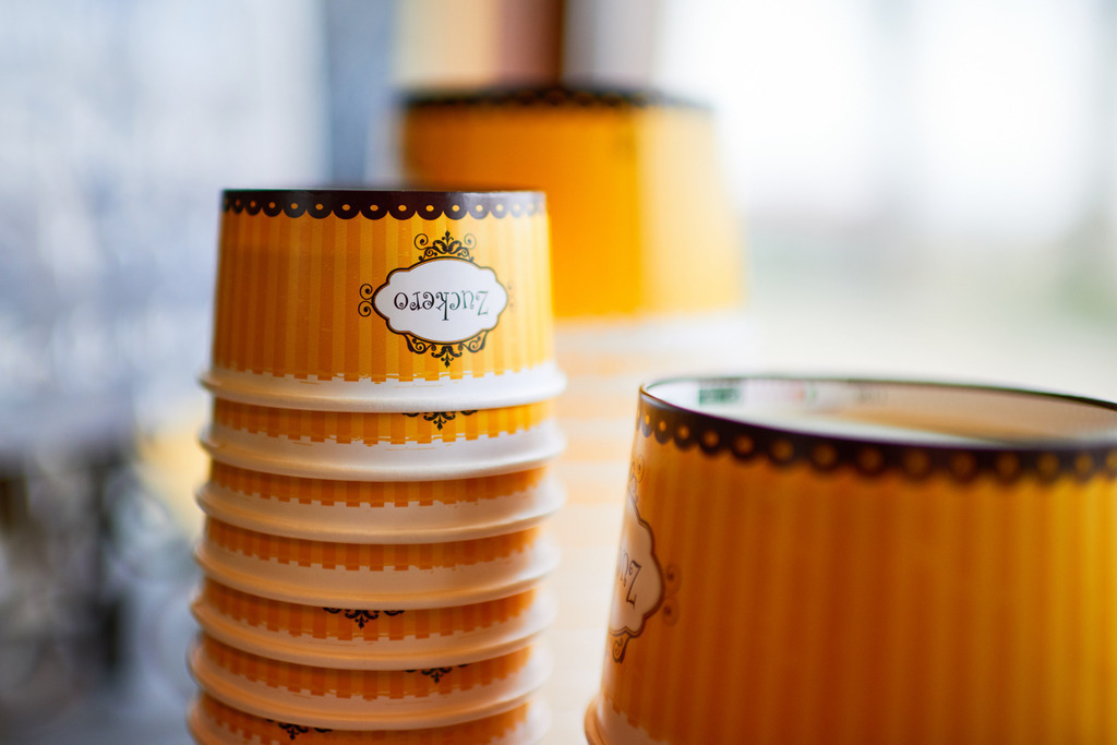 Eiscafé Zuckero | Wien, Austria - March 28, 2019: Eiscafé Zuckero; Eisbecher im Verkaufsraum. - Realisiert mit Pictrs.com