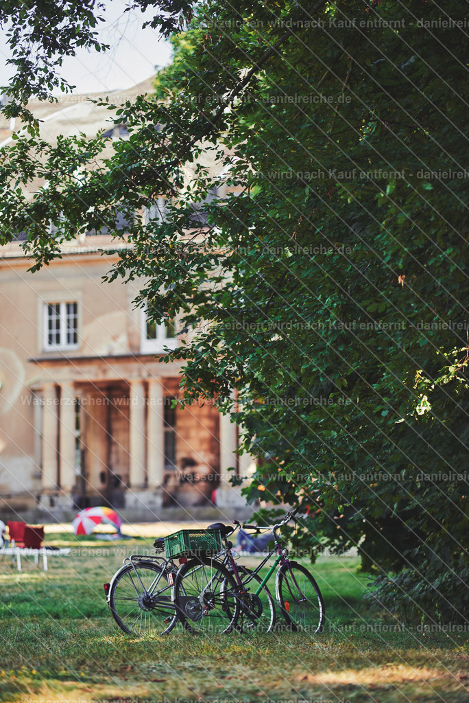 Leipzig Grünau – Sack'sche Villa (Parkschloss Grünau) Haus 16 anlässlich Hörspielsommer zum Grünauer Kultursommer (Sommer 2022) | Leipzig Grünau – Sack'sche Villa (Parkschloss Grünau) Haus 16 anlässlich Hörspielsommer zum Grünauer Kultursommer (Sommer 2022) - Realisiert mit Pictrs.com