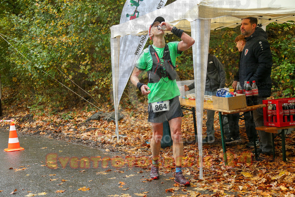241027_0946_EX1_3371 | Sportfotografie im Rhein-Sieg Kreis, Köln, Bonn, NRW, Rheinland Pfalz, Hessen, etc. Unser Tätigkeitsfeld umfasst den Laufsport vom Volkslauf über den Marathon, Duathlon, Triathon bis zum Ultralauf wie Kölnpfad Ultra oder Schindertrail.