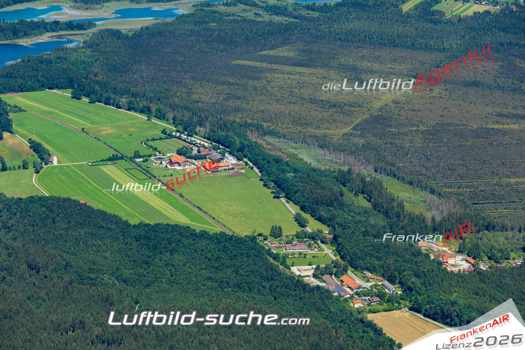 Aktuelles Luftbild von Untereurach Iffeldorf - Die Luftaufnahme wurde 2022 mittels UL-Flugzeug erstellt ( keine Drohne ) - hochauflösende Kamera-Systeme von  Canon -Beste Qualität - Für grossformatige Ausdrucke geeignet. Die Geschenkidee !