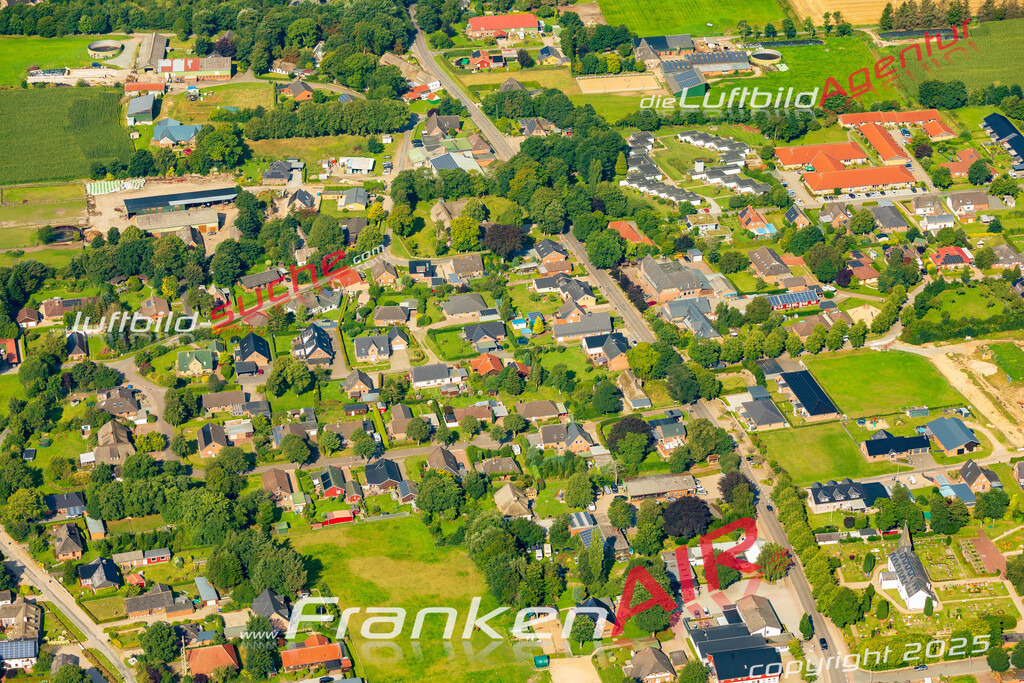 Vs Google Maps Ladelund - Die Luftaufnahme wurde 2025 vom UL-Flugzeug heraus erstellt ( keine Drohnenaufnahme ) - Hochauflösende Luftaufnahme - für Wandbilder und großformatige Ausdrucke geeignet. Das besondere Geschenk!Hier alle&nbsp;Infos zur Lizenzierung der LuftaufnahmeWir fliegen auch dieses Jahr wieder in Ihre Region um Luftbilder zu erstellen.- Luftbild anfragen
