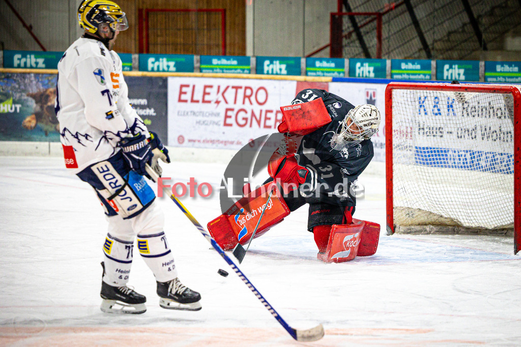 TSV Peißenberg MINERS gegen ESC Riverrats Geretsried | Eishockey Bayernliga Herren Vorrunde 2024/25, TSV Peißenberg MINERS gegen ESC Riverrats Geretsried, 20241122,Korbinian SERTL (MINERS Goali 31) in Aktion,2024-11-22 in Peißenberg (Eisstadion Peißenberg)Korbinian SERTL (MINERS Goali 31)Copyright: WolfgangxLindner