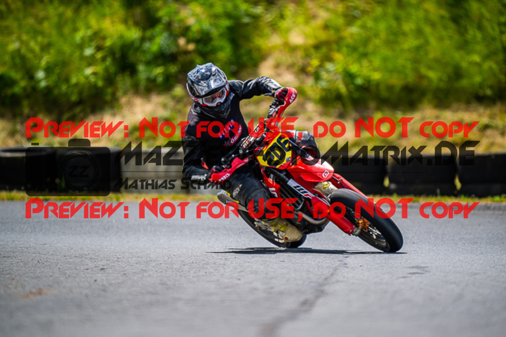 MaZZes_FotoMatrix_220528_1141 | Fotograf Mathias Schmid
Sportfotograf,
Eventfotograf,
Hochzeitsfotograf,
Portraitfotograf