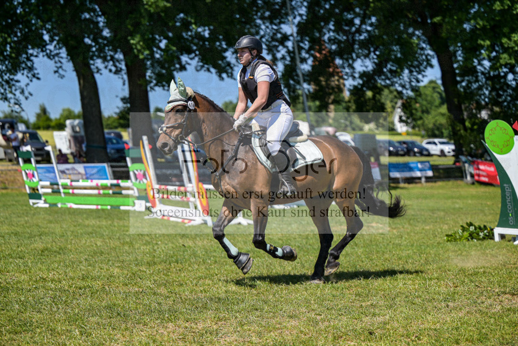 Reitturnier Voxtrup | Entdecke hochwertige Reitturnierfotos von Foto Oger. Professionell, emotional und authentisch – jetzt Lieblingsmomente im Shop bestellen. - Realisiert mit Pictrs.com