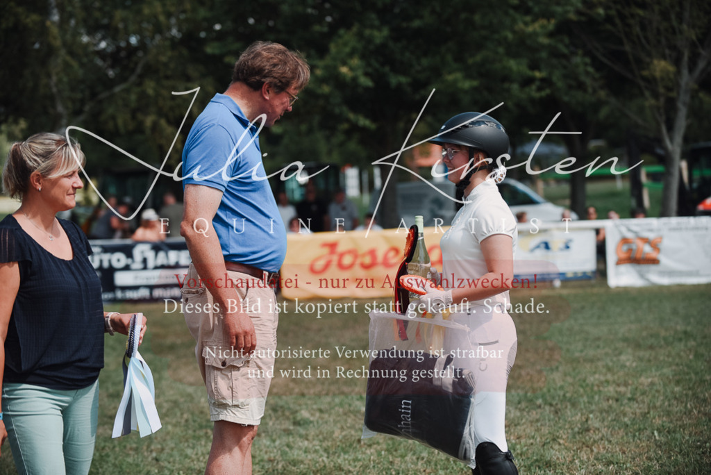 DSC_5884 | Pferde- und Turnierfotografie in Westsachsen. Pferdeportraits, Auftragszeichnungen und intuitive Kunst.