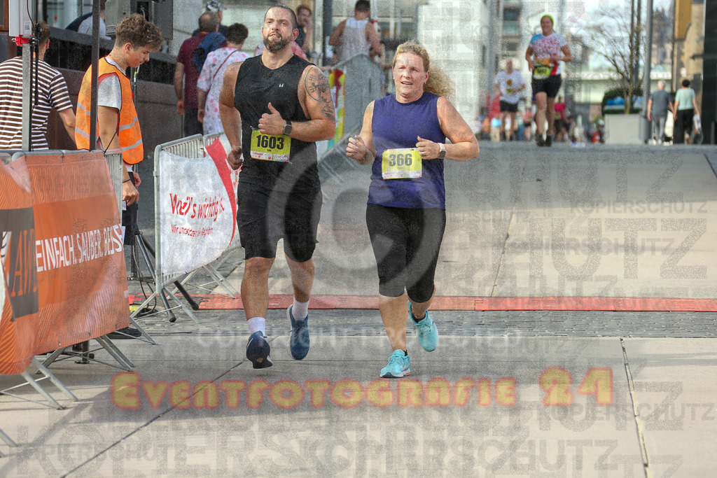 250920_1541_EX1_0429 | Sportfotografie im Rhein-Sieg Kreis, Köln, Bonn, NRW, Rheinland Pfalz, Hessen, etc. Unser Tätigkeitsfeld umfasst den Laufsport vom Volkslauf über den Marathon, Duathlon, Triathon bis zum Ultralauf wie Kölnpfad Ultra oder Schindertrail.
