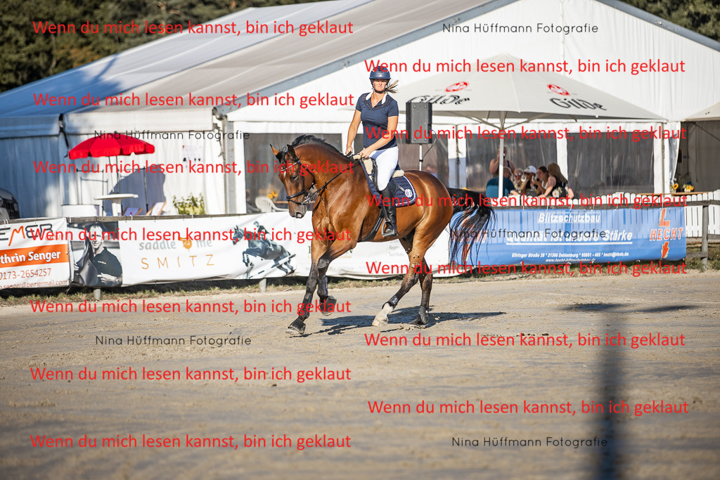 BK1A8769 | Turnierbilder Turnierfotos Nina Hüffmann Turnierfotografie Pferdefotografie Tierzeichnung Haustierzeichnung Pferdezeichnung Hundezeichnung Videograf  - Realisiert mit Pictrs.com