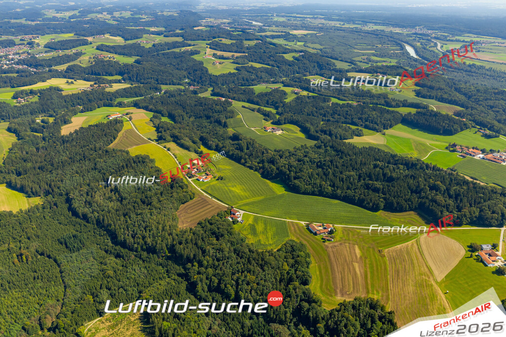 Das Luftbild zeigt : Steinhöring Winhöring - Die Luftaufnahme wurde 2024 vom UL-Flugzeug aus erstellt ( keine Drohne ) - Hochauflösende Luftaufnahme - Für grossformatige Ausdrucke geeignet. Die Geschenkidee !Mit Lizenz und Bildrechte bestellbar