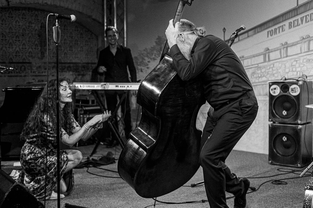 Maria Markesini Konzert | Maria Markesini meets Klazz Brothers im Forte Belvedere Leisnig zum Festival Hallo Leisnig 2022. - Realisiert mit Pictrs.com