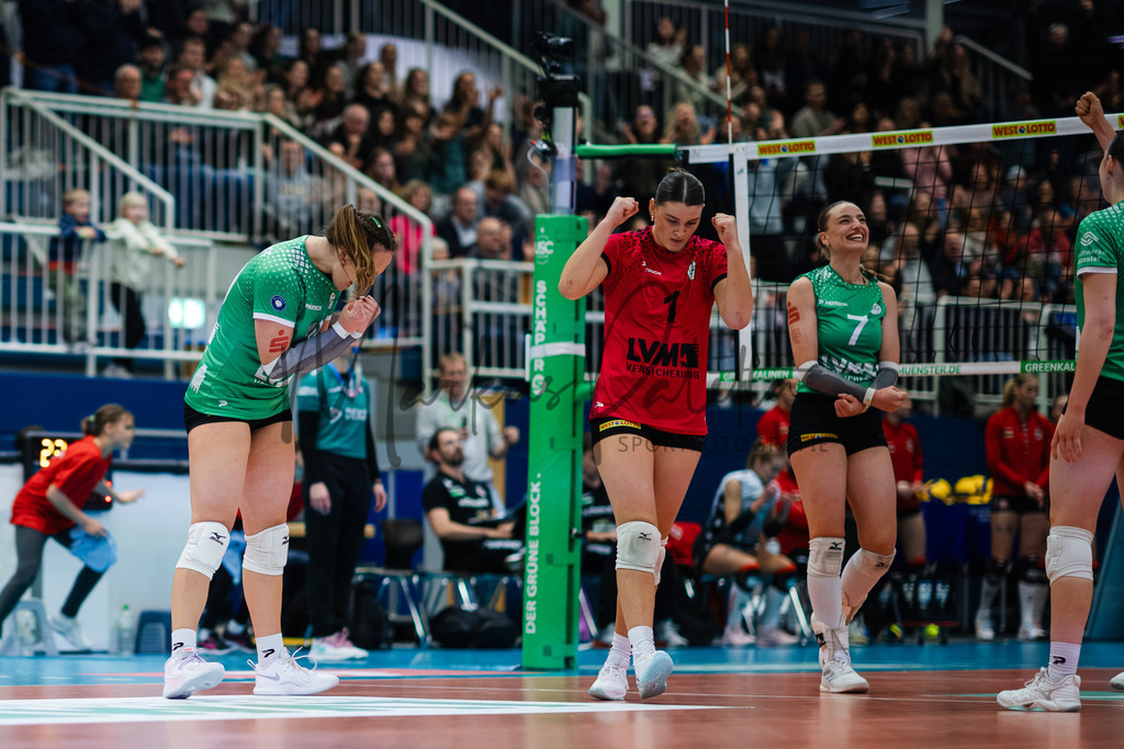 Volleyball, 1. Bundesliga Frauen, Hauptrunde, 8. Spieltag, Saison 2025/2026: USC Münster - Dresdner SC | 1. Bundesliga Frauen, Hauptrunde, 8. Spieltag, Saison 2025/2026, USC Münster empfängt Dresdner SC in der Sporthalle Berg Fidel in Münster. Foto: sportfotografie.ms | Markus Paletta - Realisiert mit Pictrs.com