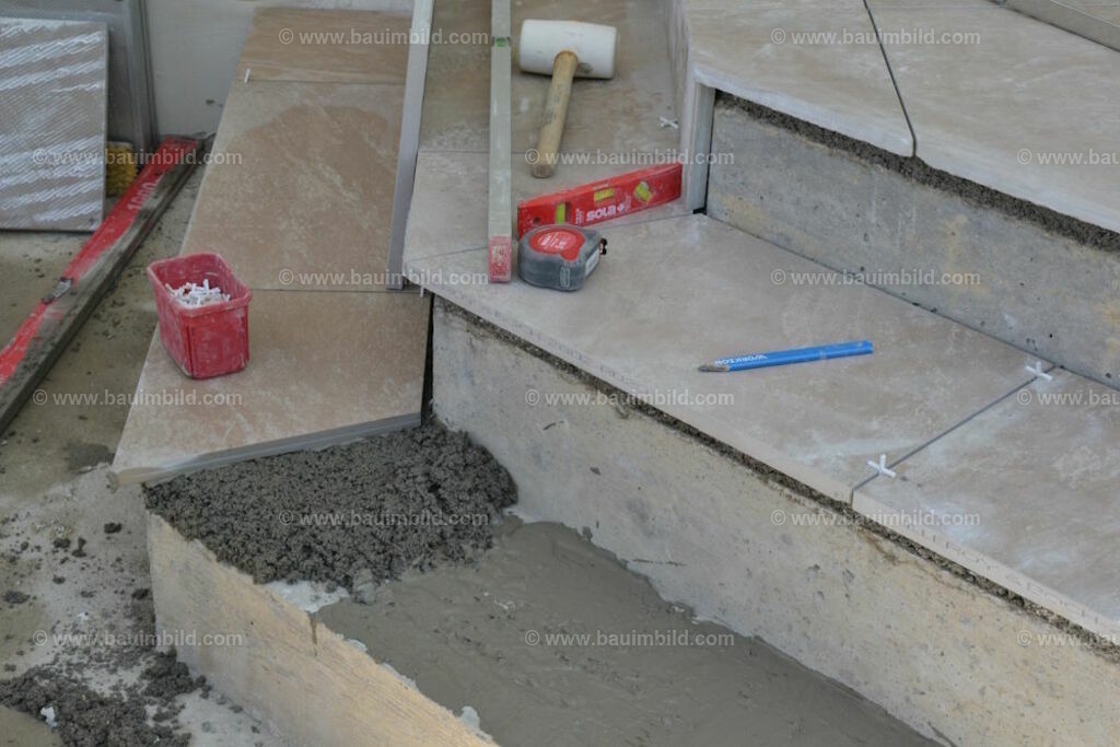 bib-lg21-fliesenlegerarbeiten-0105 | Nach LV-Leistungsgruppen sortierte Detailfotos über den Bau eines Hauses. Alle Hausbau-Bilder direkt vom Urheber und Autor der Website Haus-Selber-Bauen.com