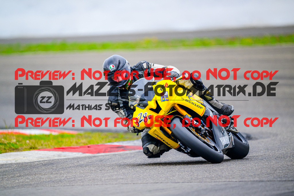 MaZZes_FotoMatrix_240717_6007705_2016 | WEISS