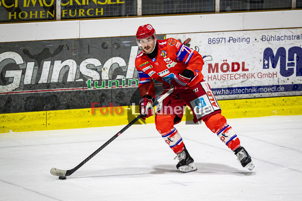 EC Peiting vs Deggendorder SC | Eishockey Oberliga Süd Vorrunde 2024/2025, EC Peiting vs Deggendorder SC, 20241117,Colin VAN DEN HURK (ECP 71) in Aktion, Freisteller,2024-11-17 in Peiting (Eisstadion)Colin VAN DEN HURK (ECP 71)Copyright: WolfgangxLindner foto-lindner.de