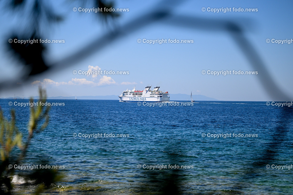 Kroatien_ Brac_ Insel in Dalmatien_ Milna_ 14.07.2025-29 | 14.07.2025, Kroatien, HRV, Brac, Insel in Dalmatien, Milna im Bild Themenbild, Trajekti, Jadrolinija, Faehre, Schiff, Meer, Adria, Touristen, Tourismus, Transport, Feature, Symbolbild
