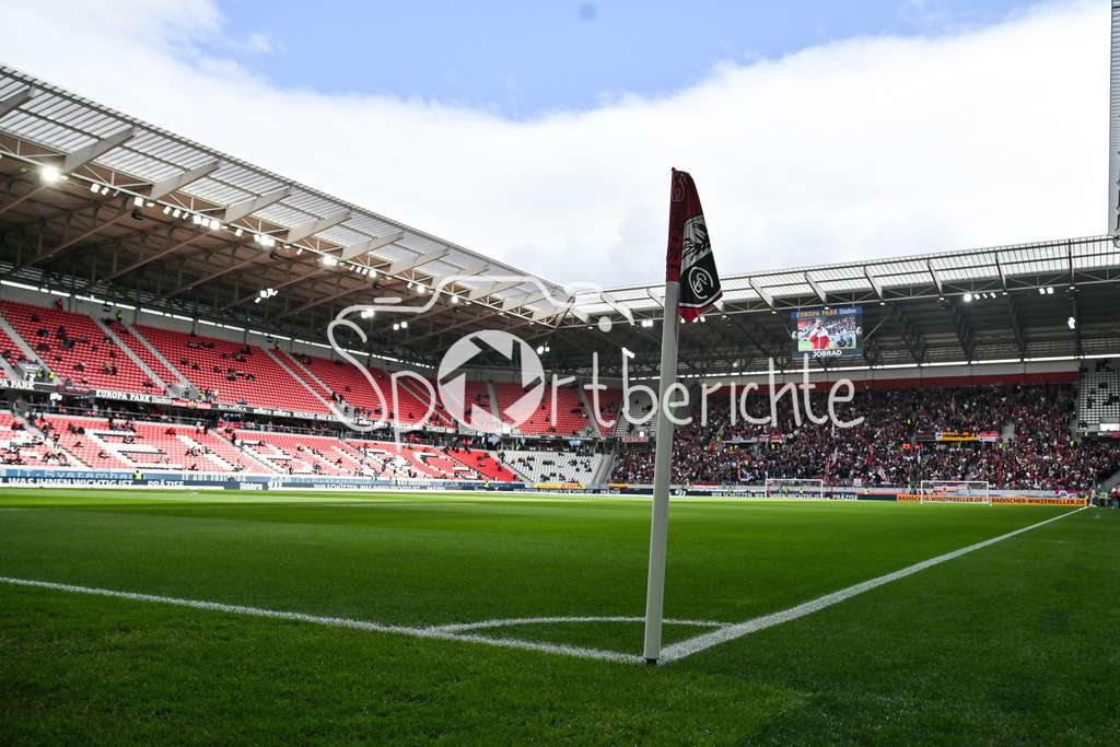 SC Freiburg - FC Bayern München | FREIBURG, GERMANY - 04. APRIL: ein Blick ins Freiburger Stadion vor dem Bundesligamatch zwischen dem SC Freiburg und dem FC Bayern München am 28. Spieltag im Europa-Park Stadion / DFL REGULATIONS PROHIBIT ANY USE OF PHOTOGRAPHS AS IMAGE SEQUENCES AND/OR QUASI-VIDEO