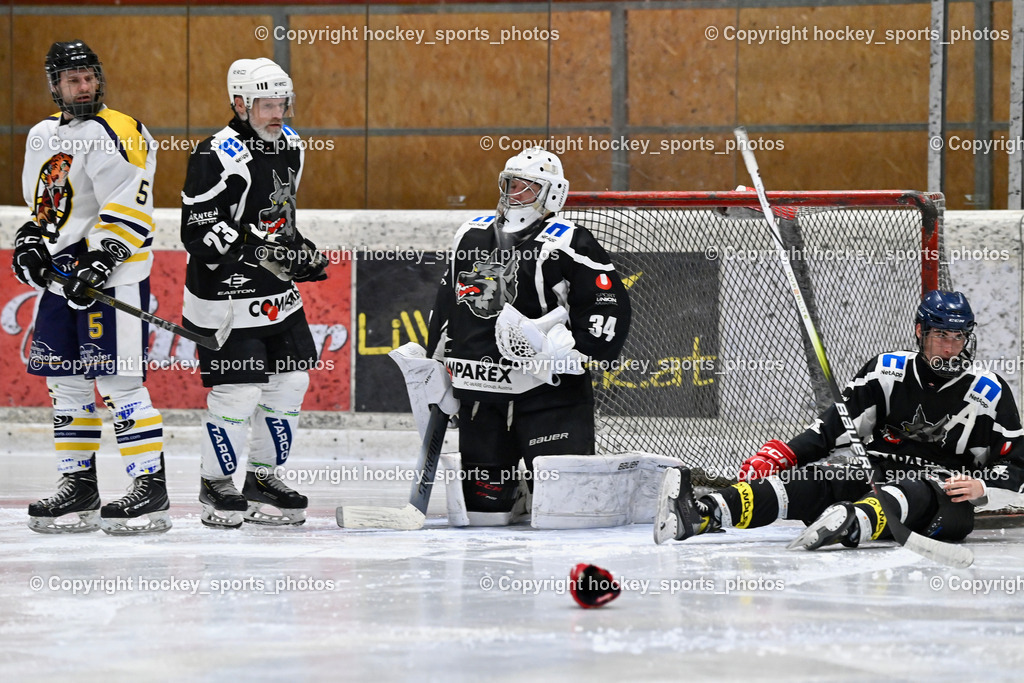 EC Tigers Paternion vs. Tarco Wölfe II | #34 Schleinzer Manuel Tarco Wölfe II, Fliegender Stock, #5 Rauter Marcel EC Tigers Paternion, #19 Werner Maximilian Tarco Wölfe II, #23 Krainer-Bidovec Michael Tarco Wölfe II, EC Tigers Paternion vs. Tarco Wölfe II, EC Tigers Paternion vs. Tarco Wölfe II am 19.12.2024 in Spittal an der Drau (Eissportzentrum Spittal), Austria, (Photo by Bernd Stefan)