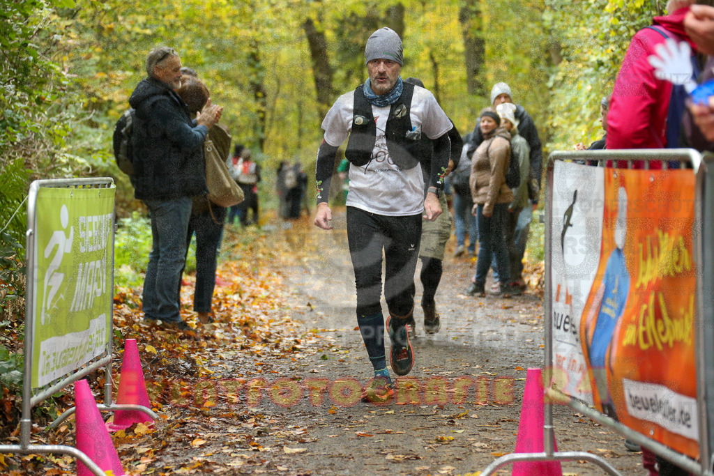 251026_1311_EX1_2770 | Sportfotografie im Rhein-Sieg Kreis, Köln, Bonn, NRW, Rheinland Pfalz, Hessen, etc. Unser Tätigkeitsfeld umfasst den Laufsport vom Volkslauf über den Marathon, Duathlon, Triathon bis zum Ultralauf wie Kölnpfad Ultra oder Schindertrail.