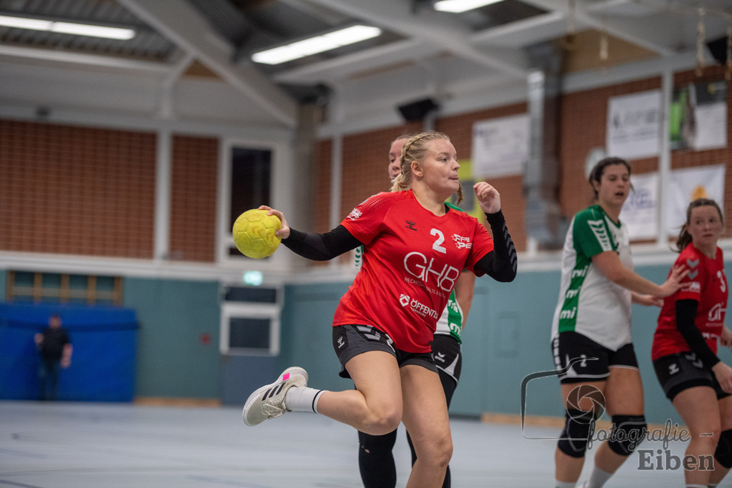 SG FriPe-TV Neerstedt | Oberliga Frauen; SG FriPe (rot)-TV Neerstedt (weiß) am 04.02.2023; in Petersfehn (Sporthalle Im Schulpacken), Photo: Philip Eiben 2023 - Realisiert mit Pictrs.com