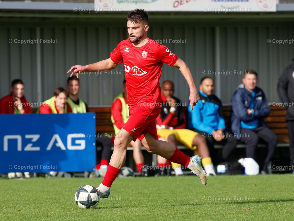 A_LUI_110925_10 | SPORT,FUSSBALL,LT1 OOE LIGA ASKOE OEDT 1B -SV BAD LEONFELDEN 11.10.2025 IM BILD: DANIEL MAGANIC  (OEDT1B) UND (LEONFELDEN) FOTO:FOTOLUI
