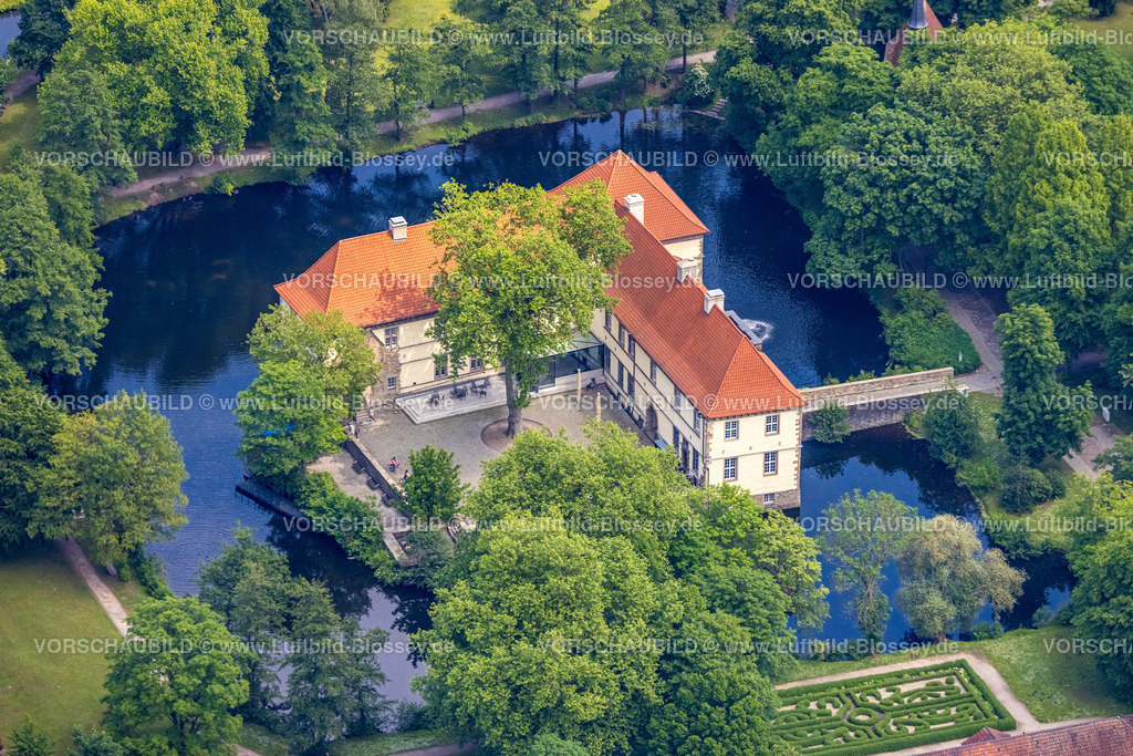 Herne220502998 | Luftbild, Wasserschloss Strünkede, Baukau, Herne, Ruhrgebiet, Nordrhein-Westfalen, Deutschland