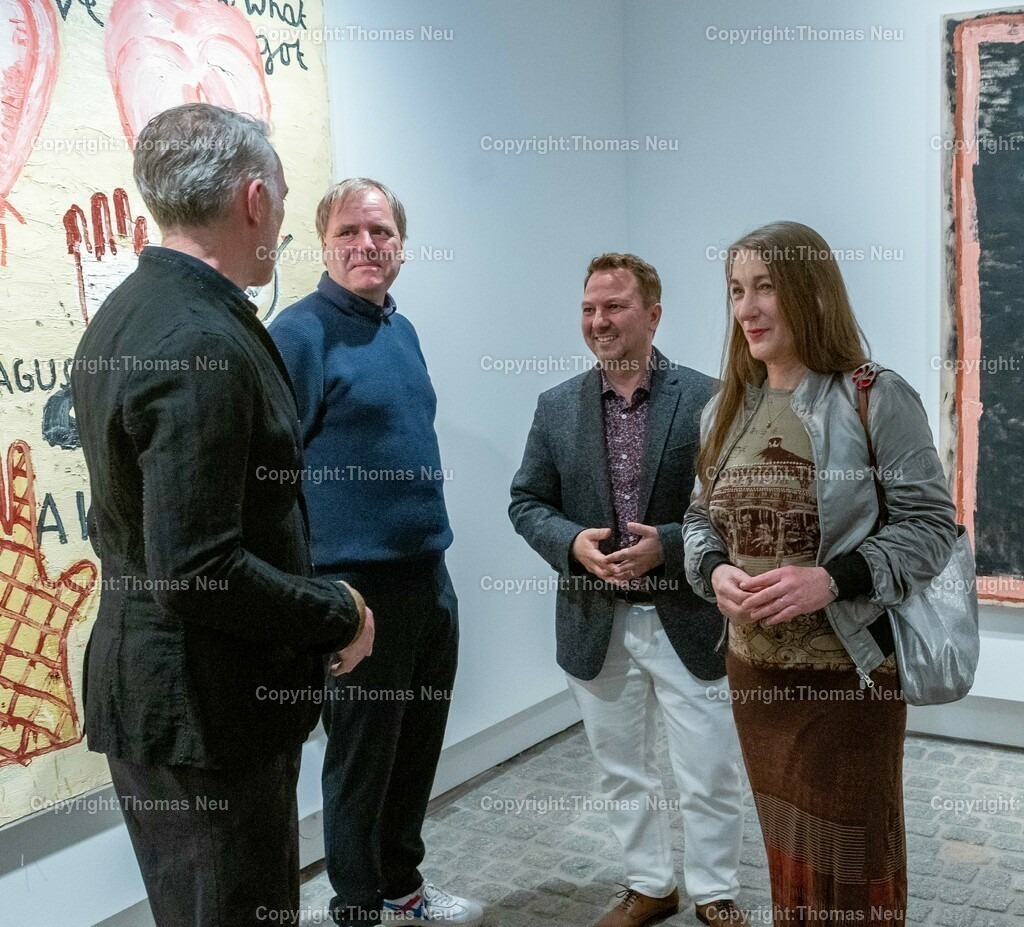 DSC_5470 | Finissage Ausstellung "Rosa Loy, guest Rose Wylie - Doubletten" - Museum Bensheim, von links: Neo Rauch, Jari Juhani Lager, Dr. Jan Christoph Breitwieser, Rosa Loy
,, Bild: Thomas Neu