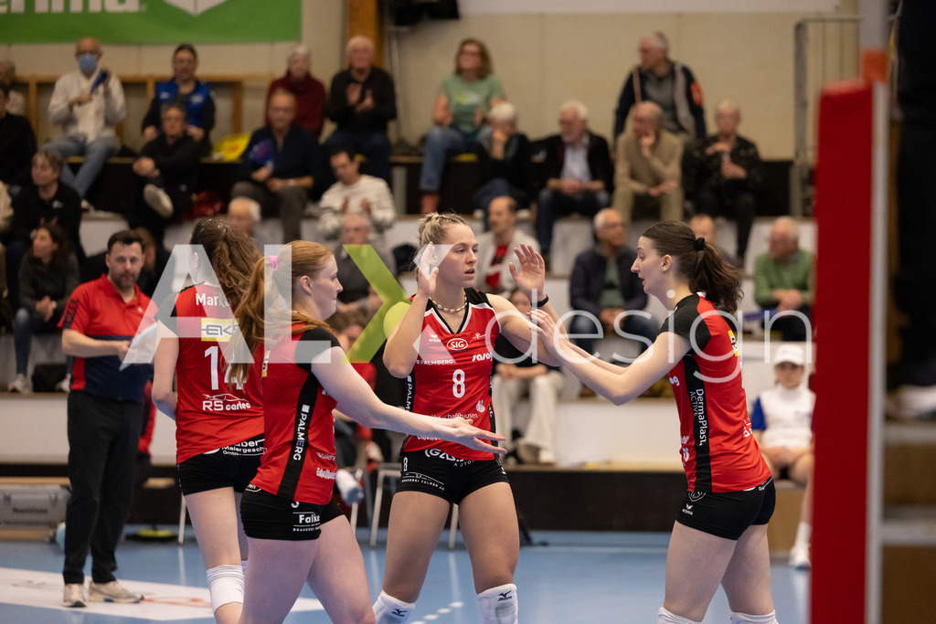 Volleyball I Frauen I Saison 2025-2026 I Volleyball NLA | Women I 1/2 Finals I  VC Kanti Schaffhausen - Sm'Aesch Pfeffingen I 18.03.2026 | VC Kanti Schaffhausen Spielerinnenkreis - Realisiert mit Pictrs.com