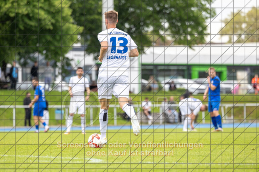 20250529_165246_0101 | #,  VfL Kirchheim (blau) vs. 1.FC Eislingen (weiß), Fußball, Bezirkspokal Finale - Bezirk Neckar/Fils, 2024/2025, Rasenplatz VfL Stadion Kirchheim, Jesinger Straße 105, 73230 Kirchheim, 29.05.2025 - 16:30 Uhr,Foto: PhotoPeet-Sportfotografie/Peter Harich