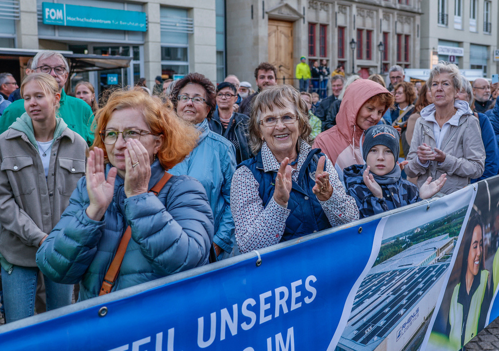 top-top.de 240913-214 | Foto, Video, Fotografie, Videografie, Fotobox, DJ, Discjockey, Musik, Musikbox, Veranstaltung, Photobooth, Amazon, Ebay, Buchtipp, Bestseller, Autor, Verlag, Buch, Wesel, Hamminkeln, NRW, Dinslaken, Rees, Drohne, Hochzeit, Party, Fotobox, Wesel, Fotograf