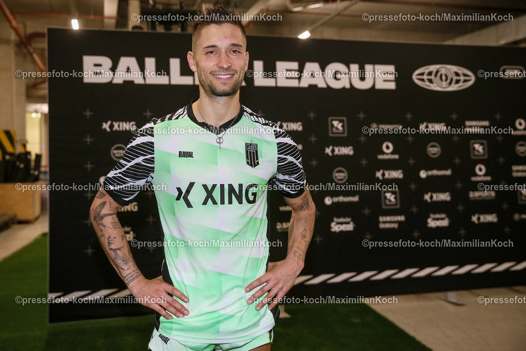 DueBL08042401018 | 08.04.2024, Düsseldorf, Fußball, Baller League, PSD Bank Dome, Final Four, Halbfinale Calcio Berlin - Las Ligas Ladies:  Torschützenkönig Moritz Leitner (Las Ligas Ladies, #10)