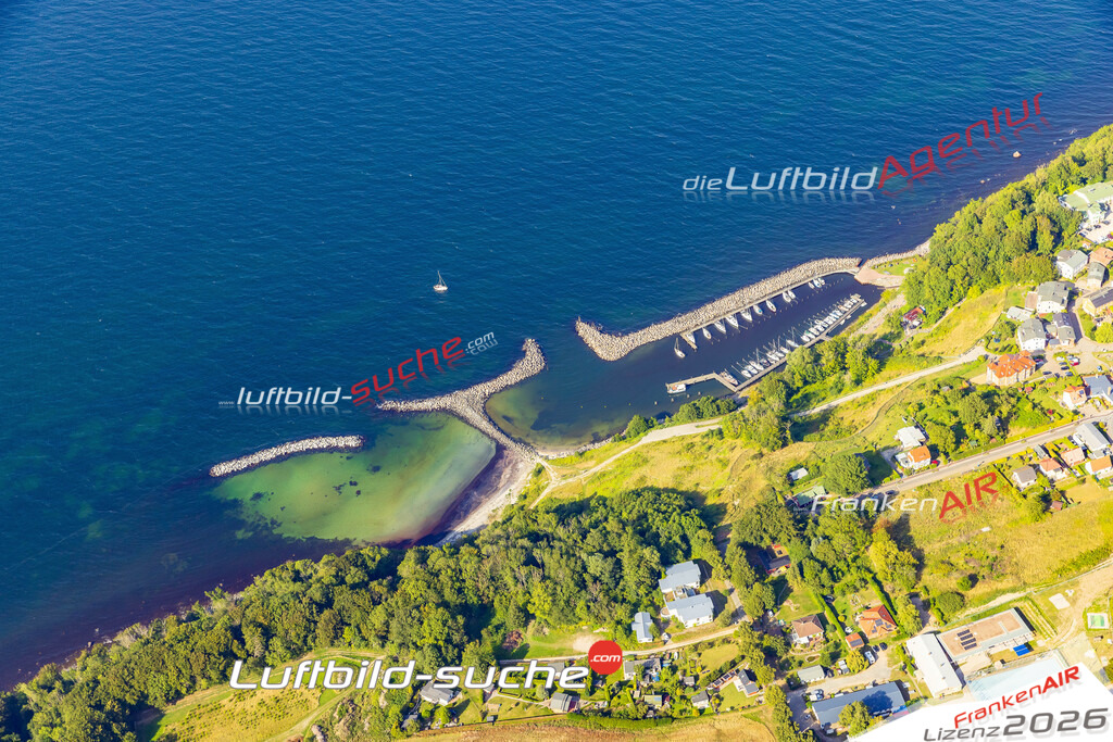 Schöne Luftaufnahme als Geschenk in Hafen Lohme - Die Luftbildaufnahme wurde 2025 vom UL-Flugzeug heraus erstellt ( keine Drohne ) - Hochauflösende Luftaufnahme -Nicht vergleichbar mit Google Maps oder Satelittenbilder- Die Geschenkidee !Mit Lizenz und Bildrechte bestellbar