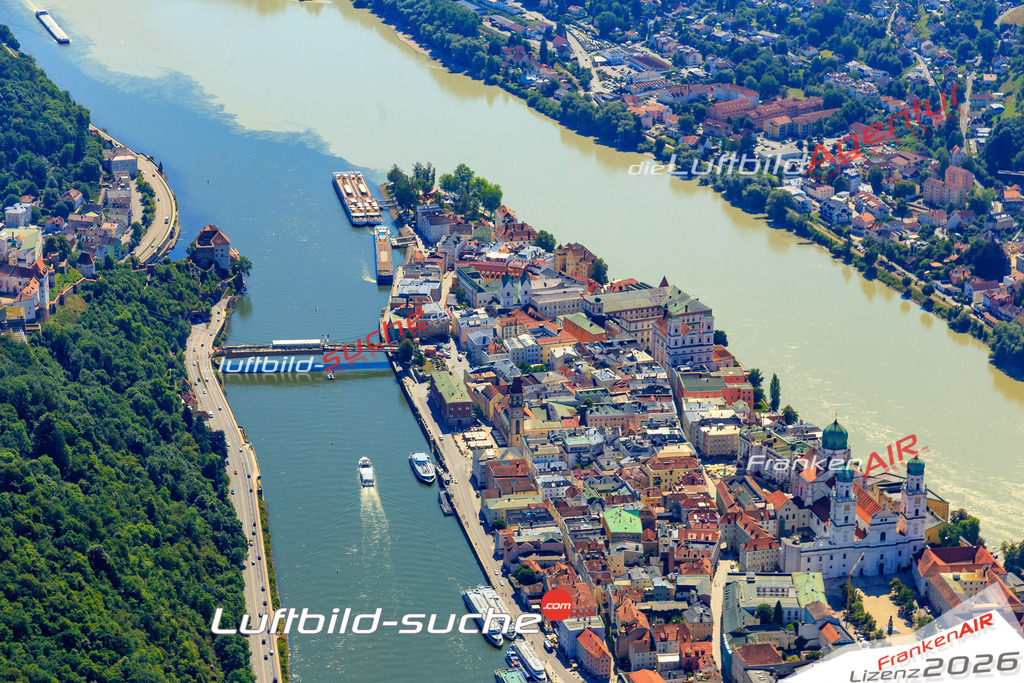 Die Luftaufnahme Donaulaende - Passau wurde 2017 mittels Flugzeug (keine Drohne) erstellt. Perfekte Schärfe und Druck- Auflösung- Garantiert!