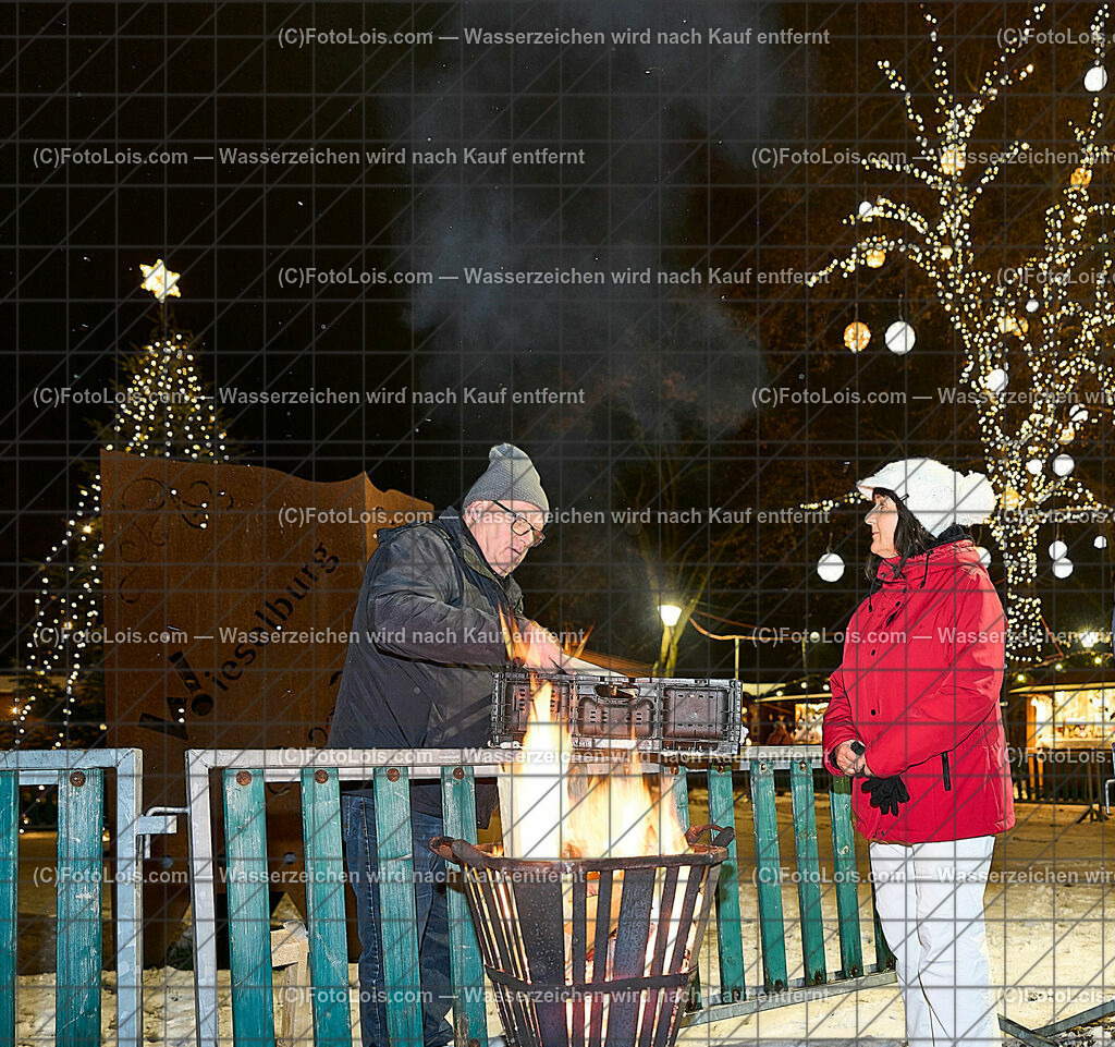 ALP9325_Wieselburger ADVENT_Feuerkorb | (C)FotoLois.com, Alois Spandl, Wieselburger Advent, Wintersonnenwendfeier mit Umzug durch die Stadt, Sonnenwendfeuer und Perchtenlauf mit Show im Schlosspark, Mitwirkung der Partnergemeinde EINBECK, Sa 17. Dezmber 2022.