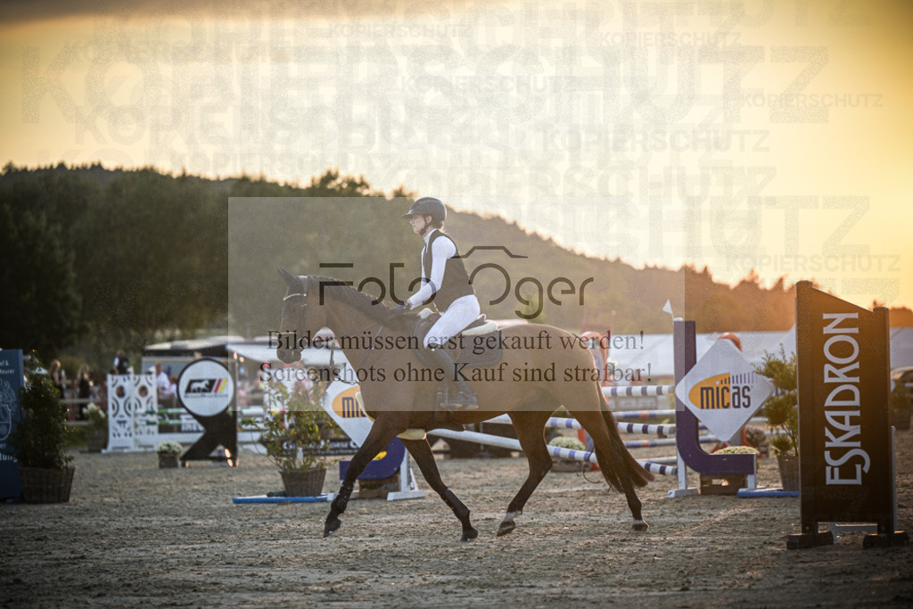 DOS_2152 | Entdecke hochwertige Reitturnierfotos von Foto Oger. Professionell, emotional und authentisch – jetzt Lieblingsmomente im Shop bestellen.Deutschlandweite Turnierfotografie. - Realisiert mit Pictrs.com