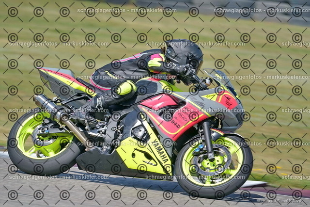 26BT02-0886 | markuskiefer.com - Realisiert mit Pictrs.com