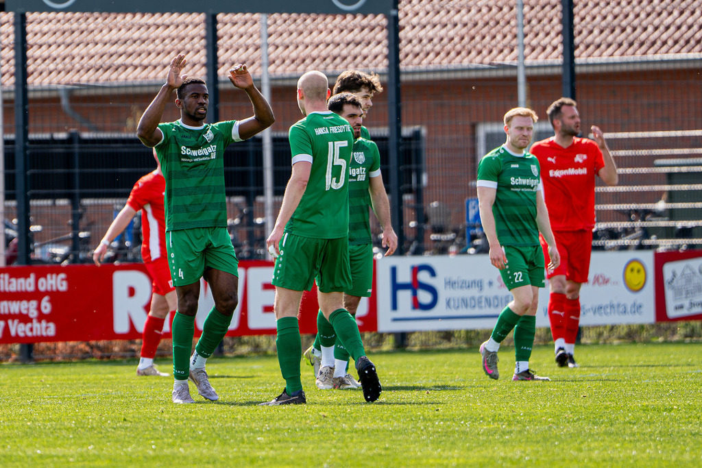 Fußball I Herren I Saison 2025-2026 I Bezirksliga Weser-Ems 4 I 26. Spieltag I VFL Oythe - SV Hansa Friesoythe I 20304 | jns.sportfotos - Realisiert mit Pictrs.com