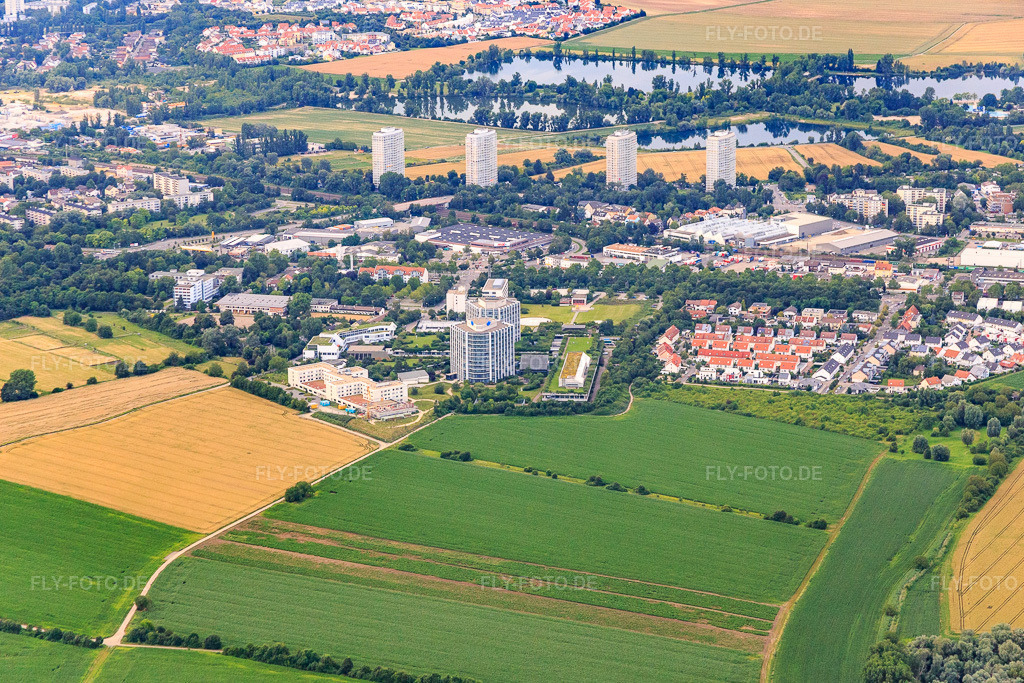 Luftbild: BG Klinik Ludwigshafen aus Süden im Ortsteil Oggersheim in Ludwigshafen im Bundesland Rheinland-Pfalz in Deutschland. Foto: IMG_091019.jpg vom 04.07.2016 durch Werner Riehm/FLY-FOTO.deLinkedin