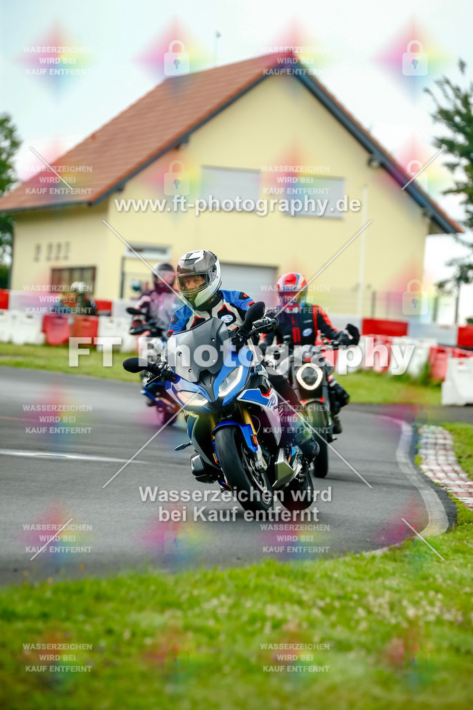 VBK-4049 | Hier findet Ihr Bilder von Touristenfahrten auf der Nürburgring Nordschleife oder von anderen Veranstaltungen die ich besucht habe. Viel Spass beim Durch Schauen 