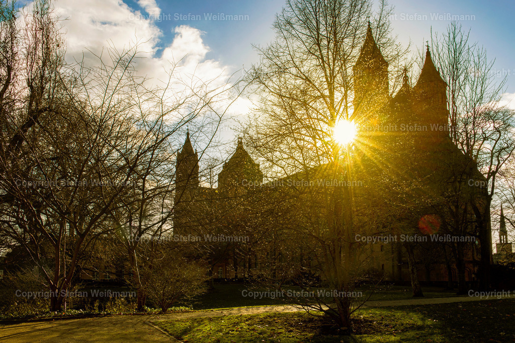 2.000 Jahre Wormser Stadtgeschichte | Der Sonnenaufgang hinter dem Wormser Kaiserdom - Realisiert mit Pictrs.com