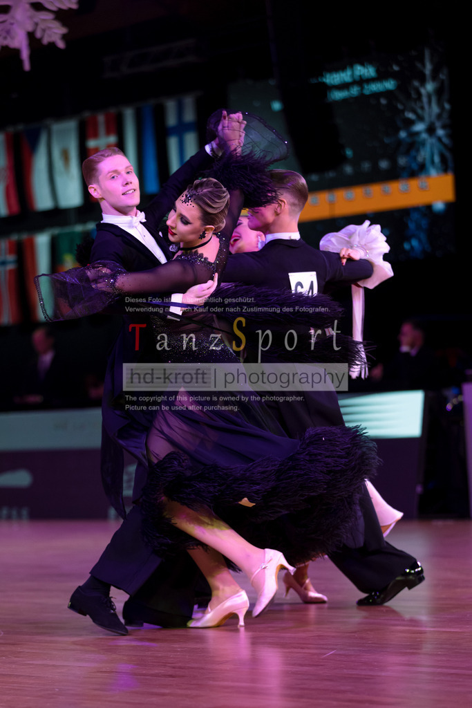 20241215_WDSF_Int_Open_Std-Riga-9457 | Tanzsportbilder, Standardtanz, Lateintanz, WDSF, DTV, LTVB, dancecomp, goc, hessen tanzt, blaues band der spree, walzer, tango, wiener walzer, slowfox, quickstepp, samba, rumba, cha-cha-cha, paso doble. jive, hd-kroft photography, turniertanzsport
