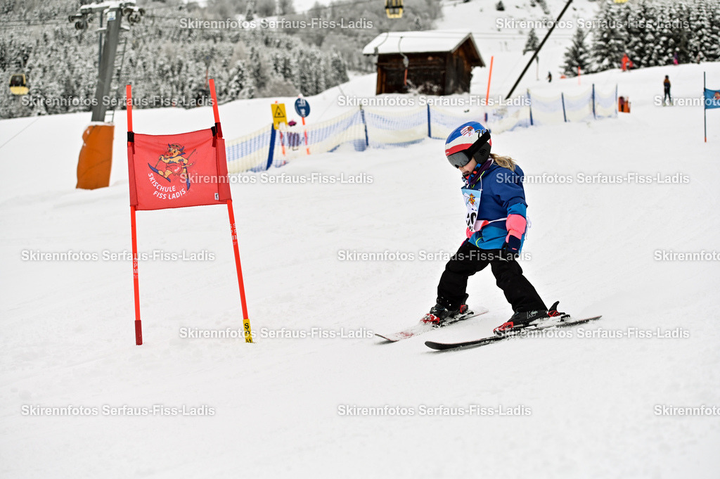 SRF_20.02.2026_0442 | Skirennfotos,Serfaus,Fiss,Ladis,Kinderskirennen,Winter,Tirol,Oberland,skirace,SFL,feelfree,weil wir's genießen,ski,Ski,skifahren,Sonnenplateau, - Realisiert mit Pictrs.com