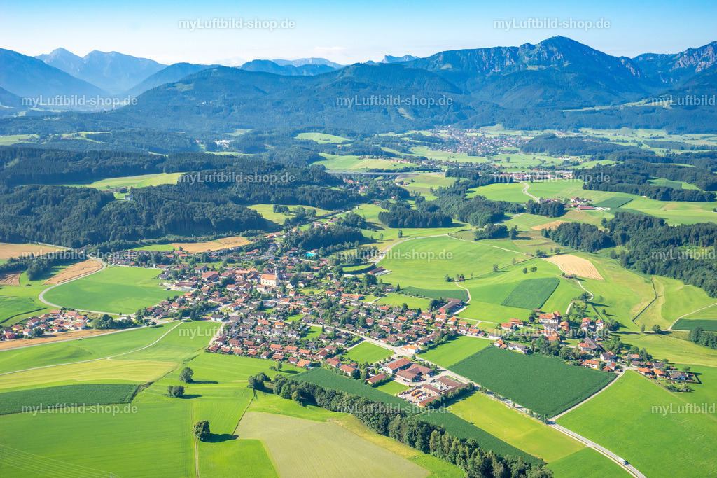 luftbild-vachendorf-bruno-kapeller | Luftbild von Vachendorf im Sommer - Realisiert mit Pictrs.com