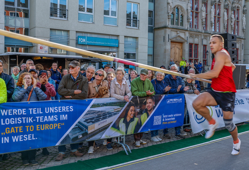 top-top.de 240913-103 | Foto, Video, Fotografie, Videografie, Fotobox, DJ, Discjockey, Musik, Musikbox, Veranstaltung, Photobooth, Amazon, Ebay, Buchtipp, Bestseller, Autor, Verlag, Buch, Wesel, Hamminkeln, NRW, Dinslaken, Rees, Drohne, Hochzeit, Party, Fotobox, Wesel, Fotograf