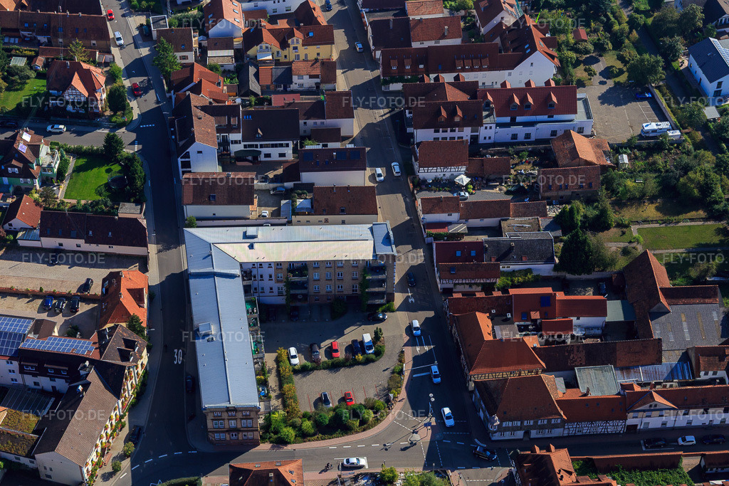Luftbild: Juststraße mit ehem. Justgebäude in Kandel im Bundesland Rheinland-Pfalz in Deutschland. Foto: IMG_094938.jpg vom 24.09.2016 durch Werner Riehm/FLY-FOTO.de