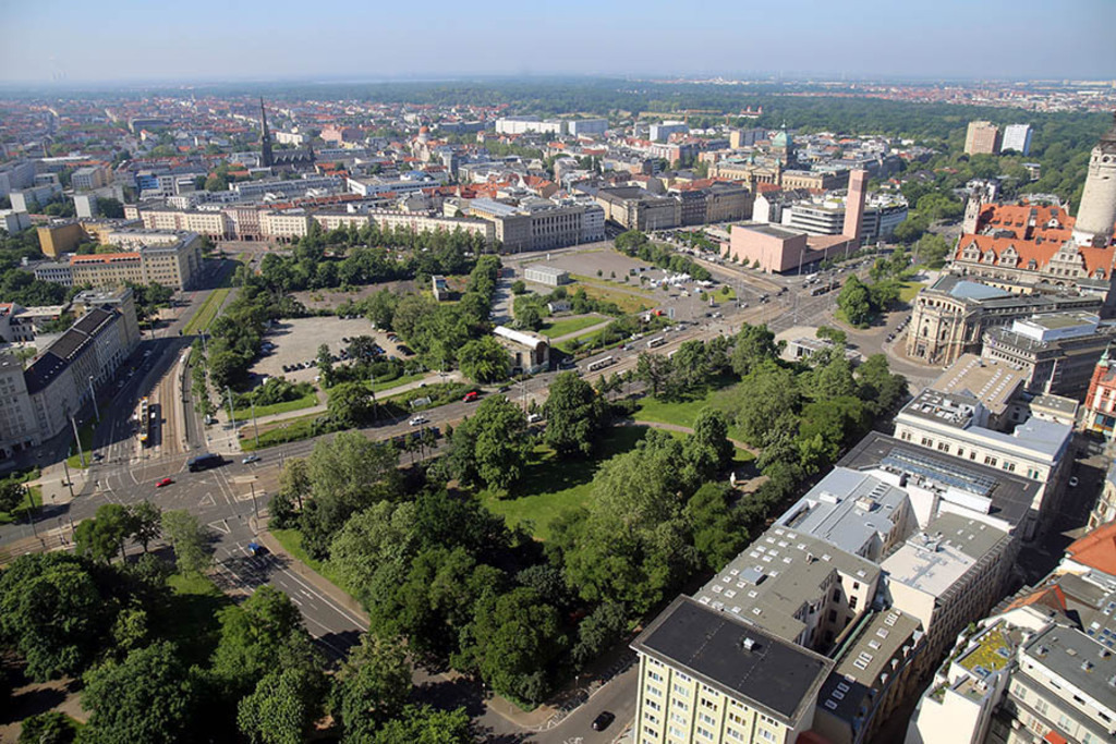 Foto: Leipzig - Schiller-Denkmal in der Lenn-Anlage 2021 | Das Team hinter BILDLEXIKON LEIPZIG bündelt historische wie aktuelle Informationen über die Stadt Leipzig in Text und Bild auf einer Plattform und stellt diese der interessierten Öffentlichkeit zur Verfügung.